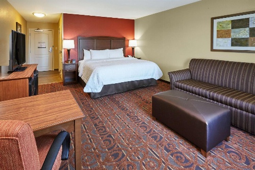 Hampton Inn By Hilton & Suites Milwaukee/Franklin image 1